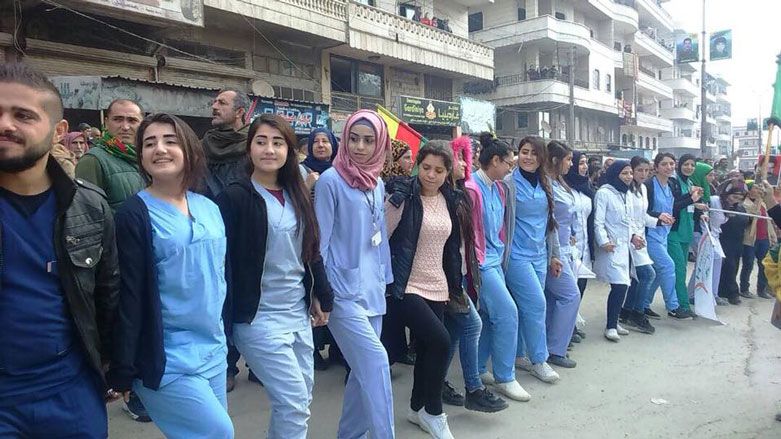 عه‌فرین زه‌ماوه‌ند ده‌گێڕێ